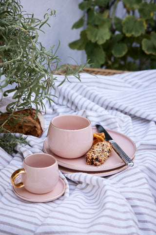 Olivia tablecloth 220x140 cm. beige striped