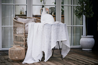 Eloise tablecloth 220x160 cm. off-white embroidery